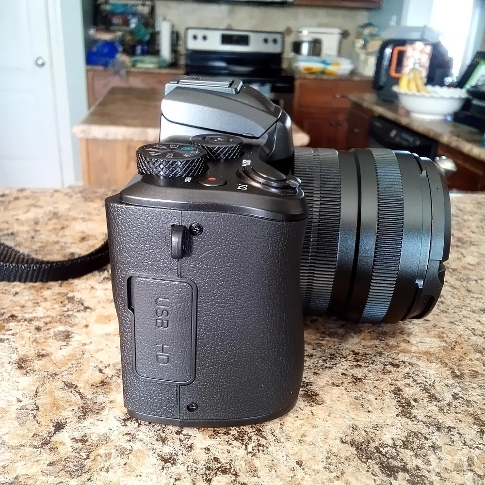 8K NIB Digital Camera Ultra HD, Dual Cameras, Auto Focus, All Accessories Below
